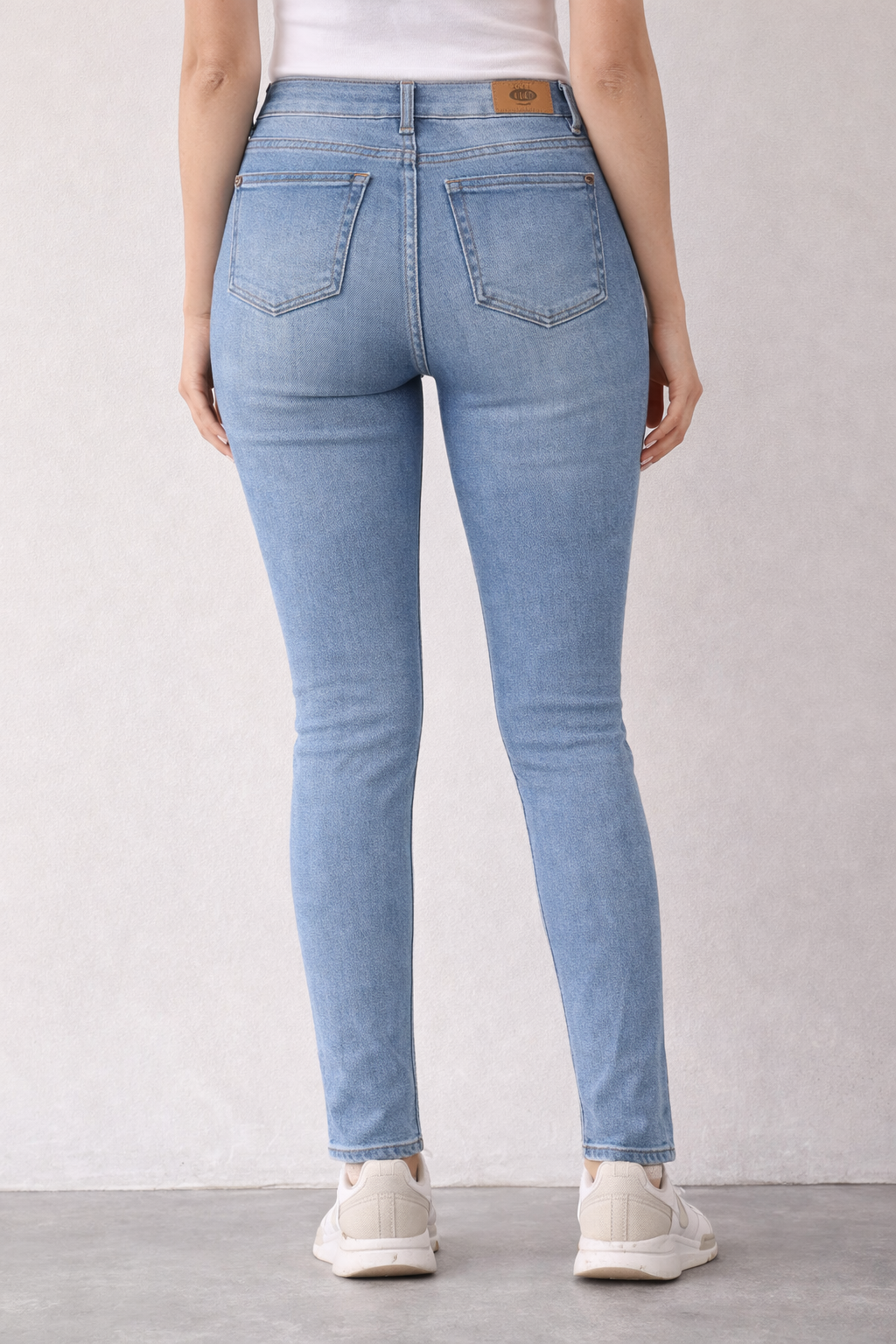 004 Light Skinny Beka