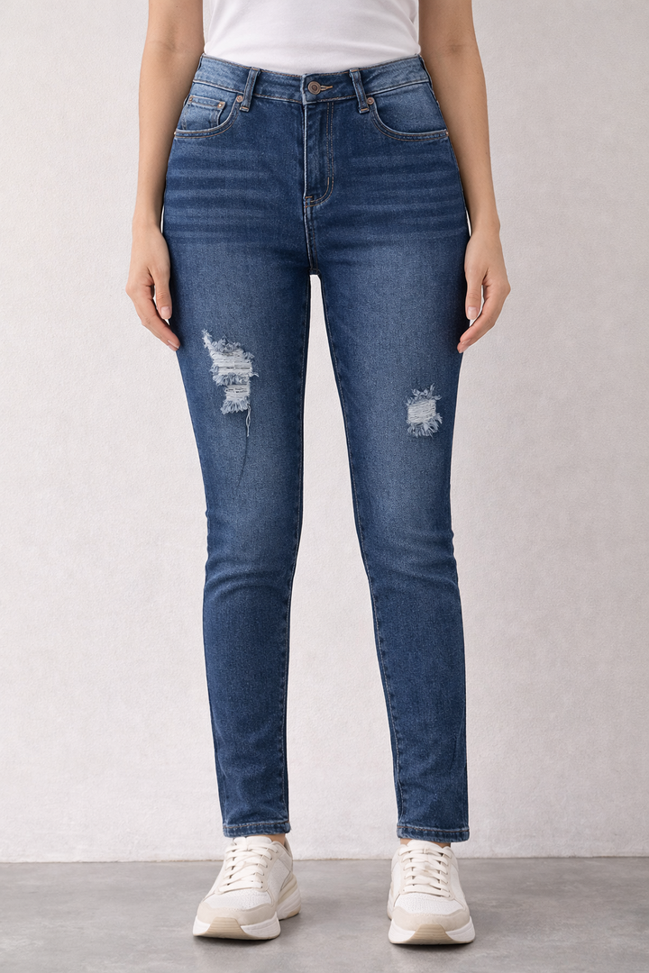 019 Ripped Skinny Beka