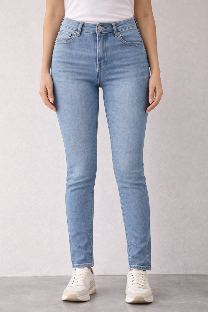 004 Light Skinny Beka