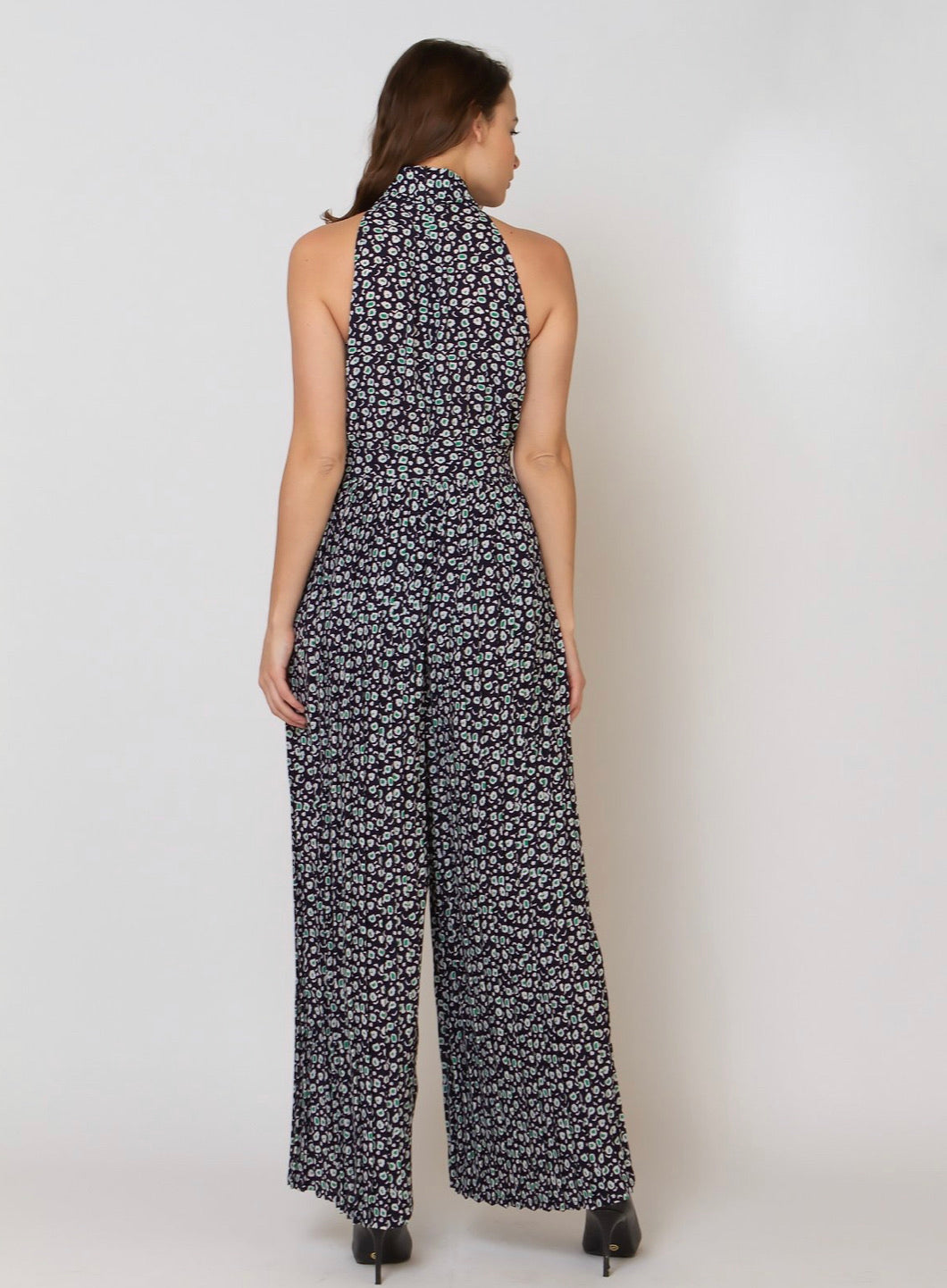 Sleeveless Pleated Jumpsuit with Unique Print