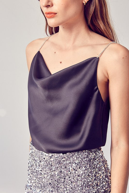 FRONT DRAPE DETAIL TOP