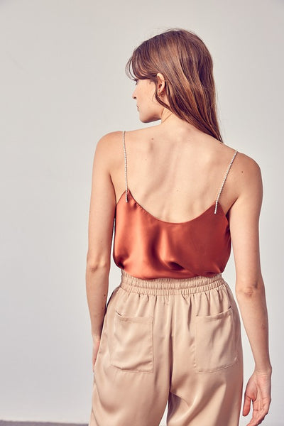 FRONT DRAPE DETAIL TOP